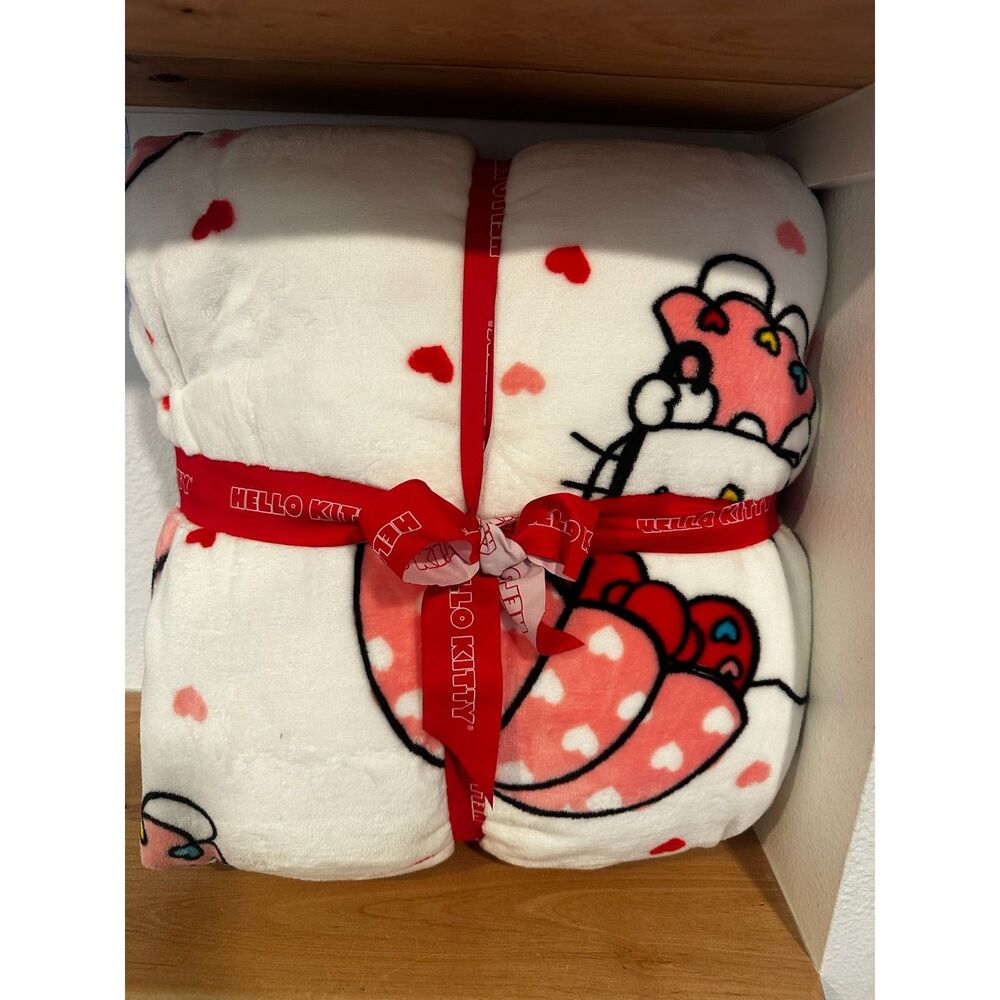 Hello Kitty 2026 Valentine Day Blanket Full/Queen Pink Hearts Super Soft NWT